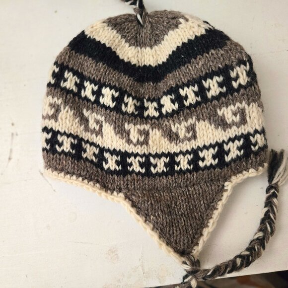 Made in Nepal wool knitted tie bonnet - Picture 2 of 8